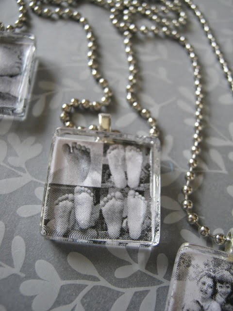 Diy photo pendant I found an amazing DIY idea on “Saving With Sarah” blog: DIY photo pendant. A wonderful Mother’s Day gift or also birthday gift that is very easy to make and also will cost you less than $.
